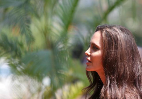 Angelina Jolie có người mới, Brad đau khổ thất thần - Ảnh 1 Angelina Jolie co nguoi moi, Brad dau kho that than - Anh 1