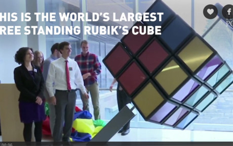 Bất ngờ với khối rubik khổng lồ thách thức người chơi - Ảnh 4 Bat ngo voi khoi rubik khong lo thach thuc nguoi choi - Anh 4