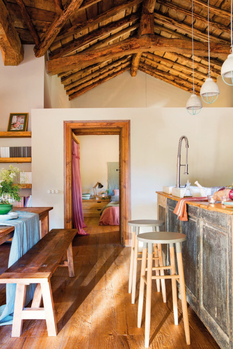 Me man voi ngoi nha cap 4 xay tren dinh doi khien ai cung thich - Anh 5