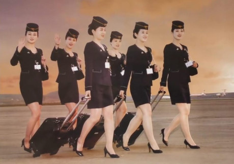 Trieu Tien dua hinh tiep vien hang khong len lich nam moi - Anh 1