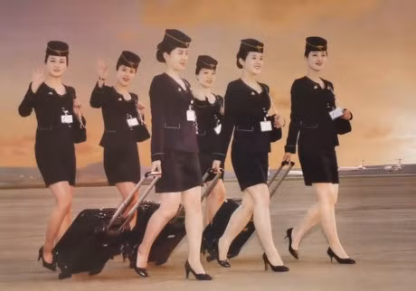 Trieu Tien dua hinh tiep vien hang khong len lich nam moi - Anh 1