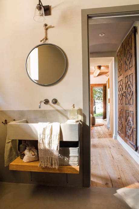 Me man voi ngoi nha cap 4 xay tren dinh doi khien ai cung thich - Anh 9