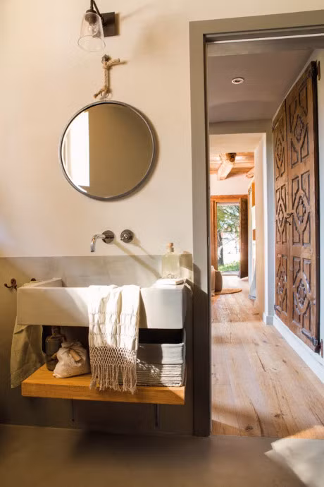 Me man voi ngoi nha cap 4 xay tren dinh doi khien ai cung thich - Anh 9