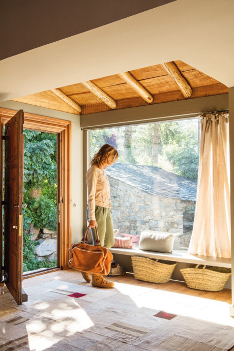 Me man voi ngoi nha cap 4 xay tren dinh doi khien ai cung thich - Anh 6