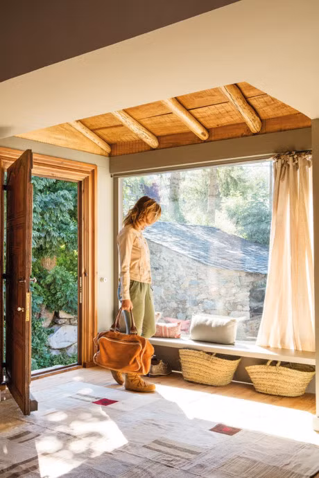 Me man voi ngoi nha cap 4 xay tren dinh doi khien ai cung thich - Anh 6