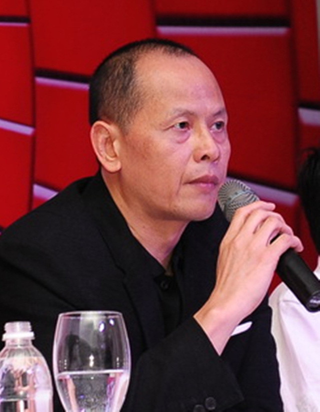 Người đàn ông đẹp trai này chính là ông trùm showbiz “khét tiếng“ ảnh 1 Hình ảnh điềm tĩnh và quyền lực của ông Minh Cát Tiên Sa ở thời điểm hiện tại