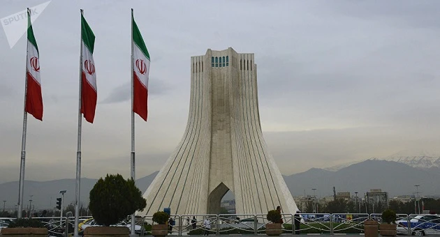 Tháp Azadi ở Tehran, Iran