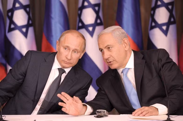 Thủ tướng Israel Benjamin Netanyahu và TT Nga Putin (trái)