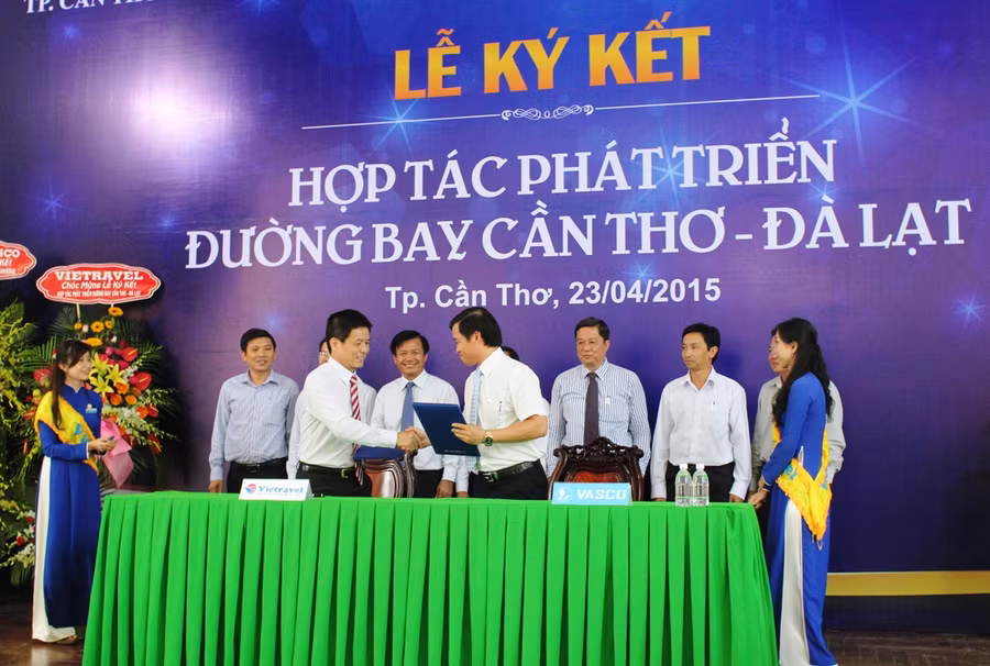 Ký kết hợp tác phát triển đường bay Cần Thơ - Đà Lạt.