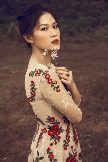 Ngoc Thanh Tam hoa co gai du muc day me hoac - Anh 4