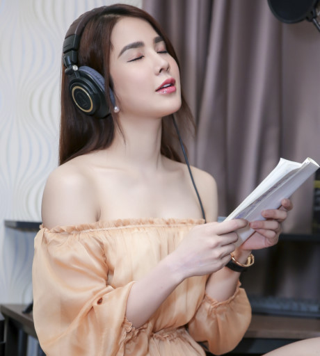 Diệp Lâm Anh mặt căng phồng đi thu âm cùng Only C - Ảnh 5 Diep Lam Anh mat cang phong di thu am cung Only C - Anh 5