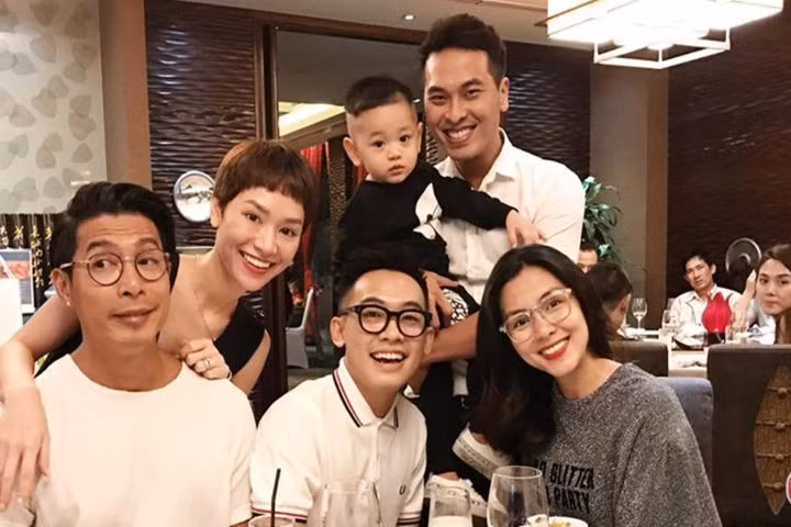 “Bà bầu” Tăng Thanh Hà trẻ trung đi sinh nhật con trai Trà My Idol