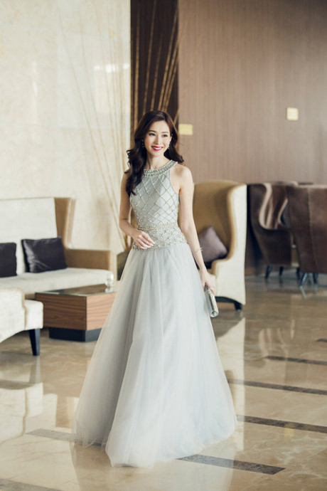 Hoa hậu Thu Thảo ngồi xế hộp sang trọng đến dự sự kiện tại Cần Thơ - Ảnh 11 Hoa hau Thu Thao ngoi xe hop sang trong den du su kien tai Can Tho - Anh 11