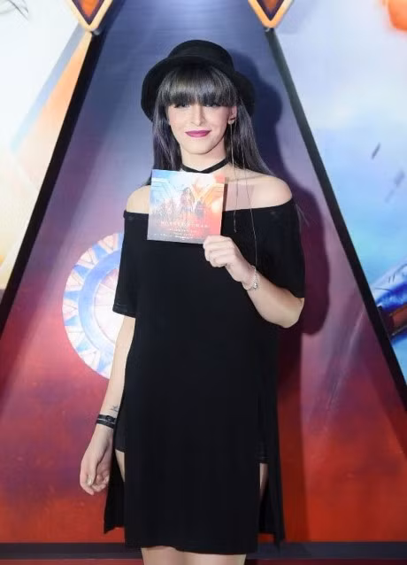 Á hậu Huyền My một mình đi xem phim sau ồn ào A hau Huyen My mot minh di xem phim sau on ao