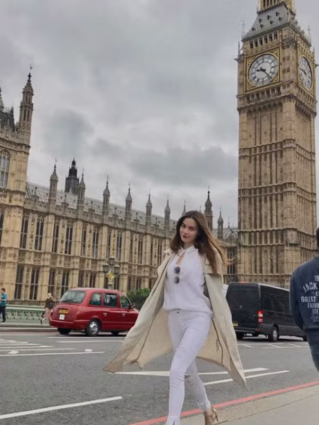 Bao Anh quyen ru voi mau son moi, Ngoc Trinh tu tin khoe vong eo 56 - Anh 3