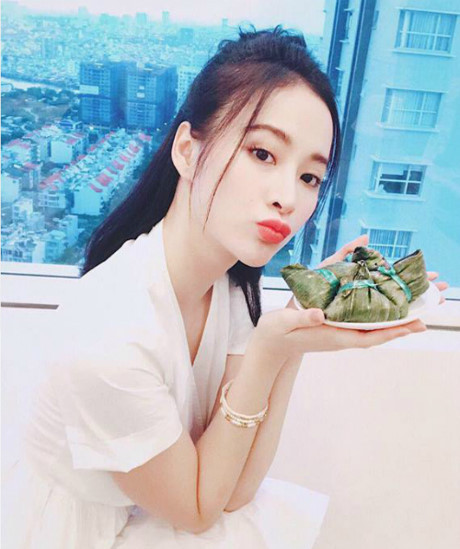 Bảo Anh quyến rũ với màu son mới, Ngọc Trinh tự tin khoe vòng eo 56 - Ảnh 6 Bao Anh quyen ru voi mau son moi, Ngoc Trinh tu tin khoe vong eo 56 - Anh 6