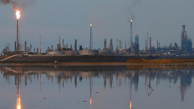 Khu lọc dầu Amuay của Venezuela (ảnh: Reuters)