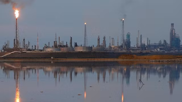 Khu lọc dầu Amuay của Venezuela (ảnh: Reuters)