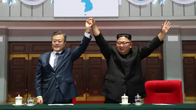 Tổng thống Hàn Quốc Moon Jae-in và Lãnh đạo Triều Tiên Kim Jong-un.