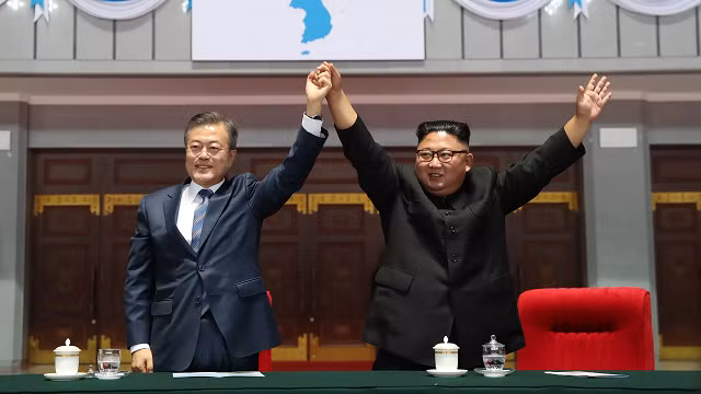 Tổng thống Hàn Quốc Moon Jae-in và Lãnh đạo Triều Tiên Kim Jong-un.