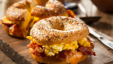 Bạn sẽ sốc nếu biết gà rán, hamburger chứa nhiều calo đến mức nào - Ảnh 2 Ban se soc neu biet ga ran, hamburger chua nhieu calo den muc nao - Anh 2