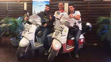 “Phuot” tu Paris den Ha Noi bang xe tay ga - Anh 3