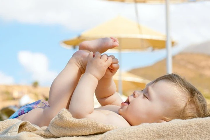 Bí quyết giúp trẻ không giật mình, ra mồ hôi trộm khi ngủ
