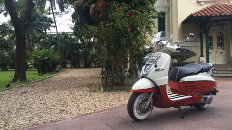 “Phuot” tu Paris den Ha Noi bang xe tay ga - Anh 6