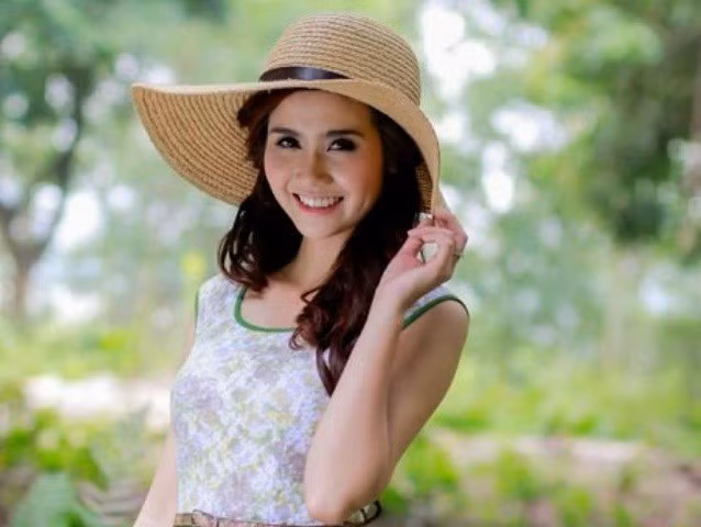 Những hot girl Việt sở hữu má lúm đồng tiền xinh xắn