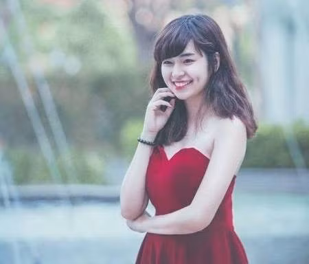 Những hot girl Việt sở hữu má lúm đồng tiền xinh xắn