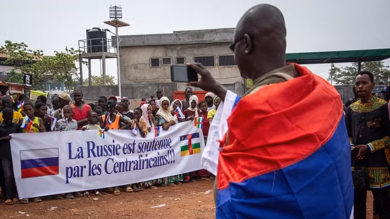 Một cuộc mít tinh ủng hộ Nga ở Bangui, thủ đô của Cộng hòa Trung Phi. (Ảnh: AFP).