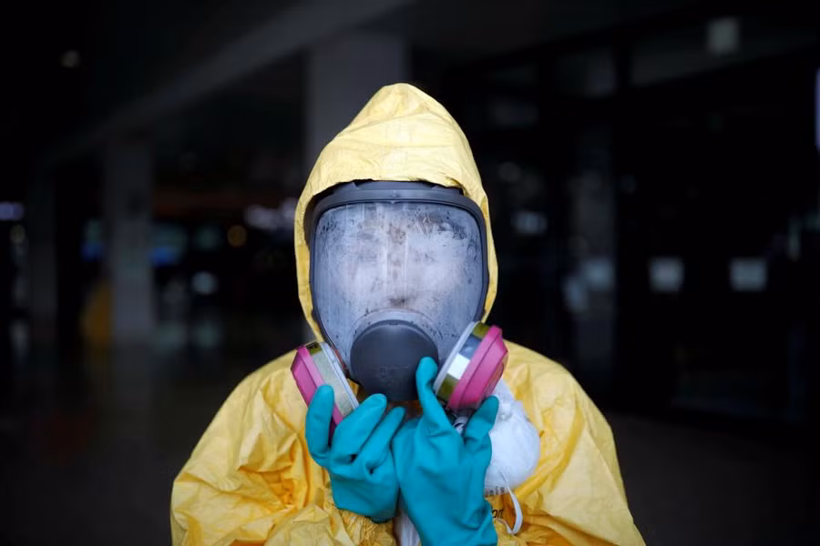 Một phụ nữ tham gia tập chống khủng bố ở Goyang, Hàn Quốc