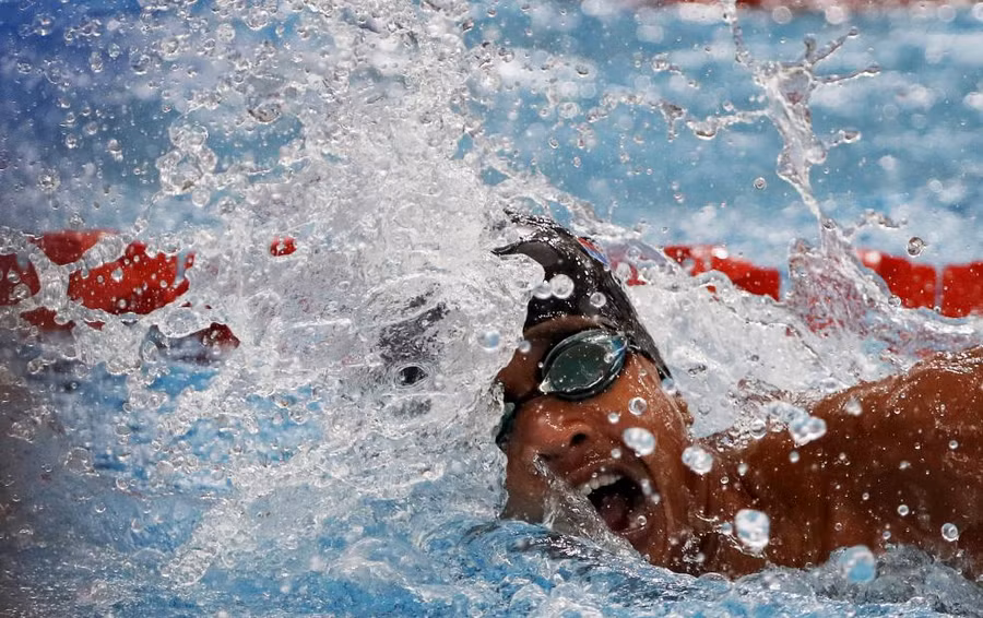 Vận động viên Theoun của Campuchia hoàn thành chặng đua bơi tự do 100m dành cho nam tại SEA Games 2017 ở Kuala Lumpur, Malaysia