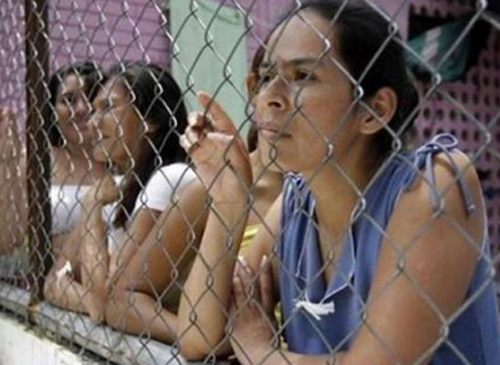 noi-phu-nu-phai-ngoi-tu-hang-chuc-nam-vi-pha-thai-1