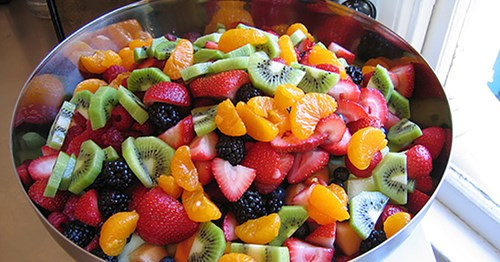 Salad cầu vồng, rực rỡ và rất dễ làm. Ảnh minh họa.
