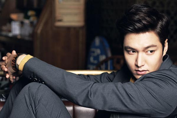 Lee Min Ho thực hiện hành động ý nghĩa dưới tên fan.
