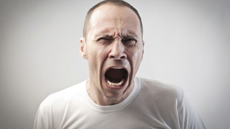 Cảm giác của người bị bệnh trĩ như ngồi trên đống gai.