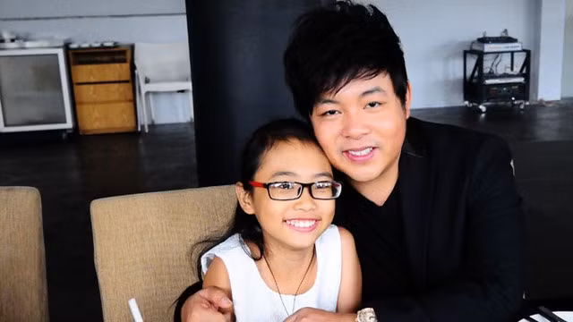 Phương Mỹ Chi và ba nuôi Quang Lê