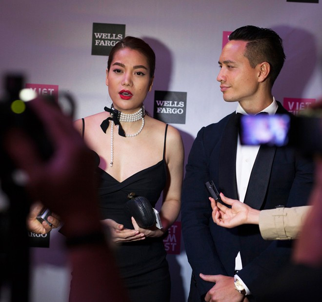 Trương Ngọc Ánh tình tứ cùng Kim Lý trên thảm đỏ ở Mỹ