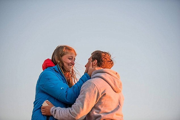 Những khoảnh khắc cầu hôn lãng mạn nhất thế giơí12 Nụ cười tỏa nắng với lời cầu hôn trong khoảnh khắc mặt trời mọc trên núi lửa Haleakali ở Hawaii