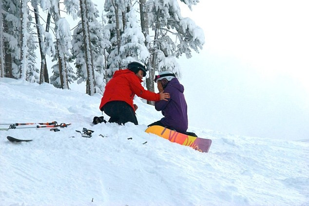 Những khoảnh khắc cầu hôn lãng mạn nhất thế giơí10 Cô gái hạnh phúc khi được cầu hôn trên tuyết