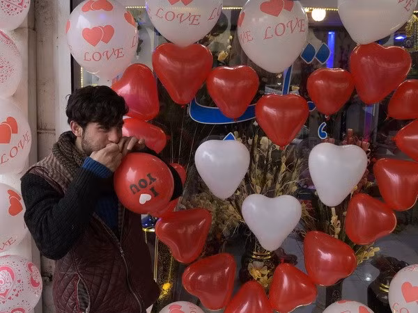 Nam, nữ thích tặng quà gì vào Lễ Tình nhân?