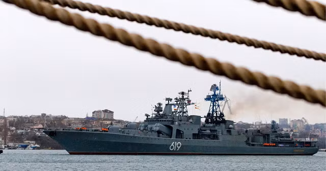 Tàu chiến Nga.