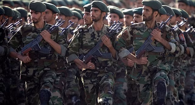 Lực lượng Bảo vệ cách mạng Hồi giáo Iran trong một cuộc diễu binh.