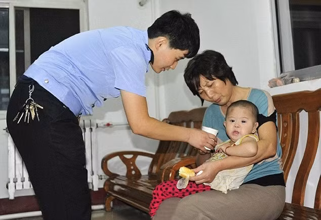 Bên trong 