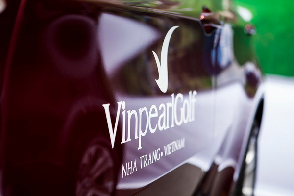 BMW X6 xDrive35i màu đỏ ánh kim Vermillion Red tại Vinpearl Golf Nha Trang