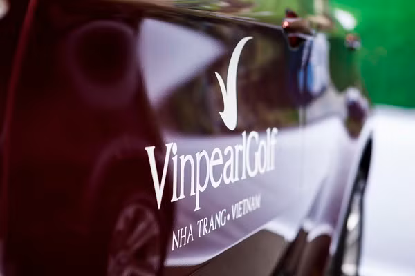 BMW X6 xDrive35i màu đỏ ánh kim Vermillion Red tại Vinpearl Golf Nha Trang BMW X6 xDrive35i màu đỏ ánh kim Vermillion Red tại Vinpearl Golf Nha Trang