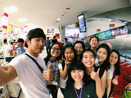 Bất ngờ ba bố con sao Bat ngo ba bo con sao