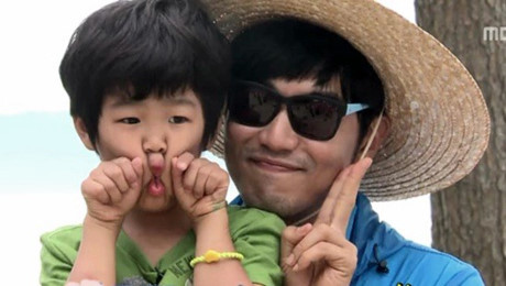 Bất ngờ ba bố con sao Bat ngo ba bo con sao