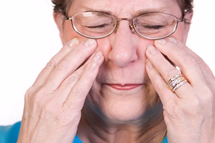 Lưu ý khi điều trị viêm mũi xoang ở người cao tuổi